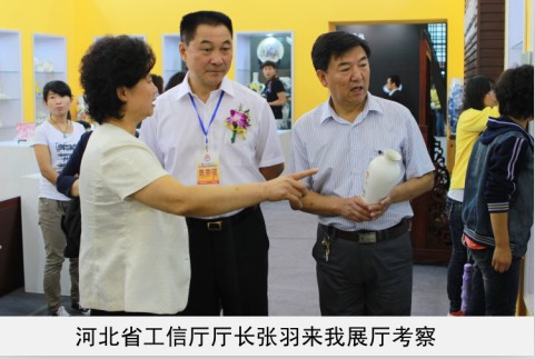 国产草逼抠b网站省工信厅厅长来我厅考察